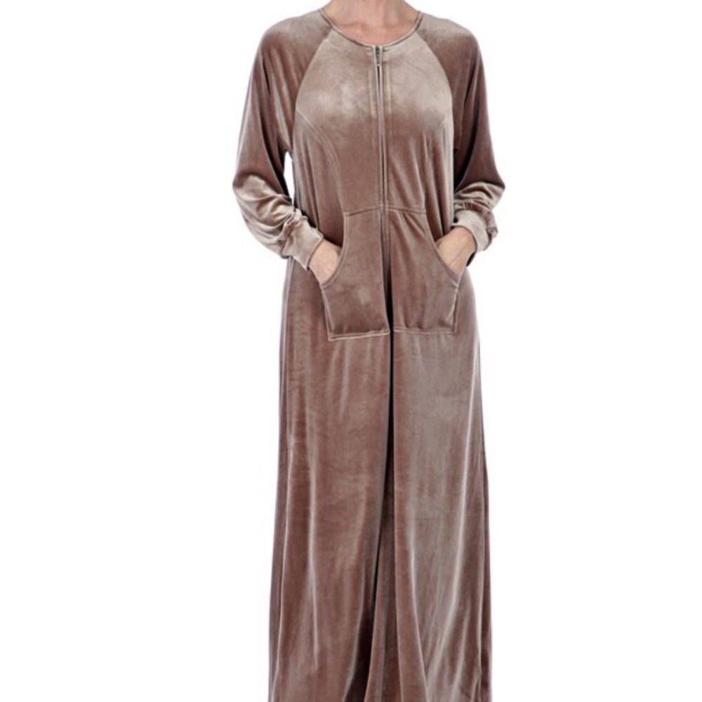 Joan Rivers Classics Round Neck Velour Lounger.